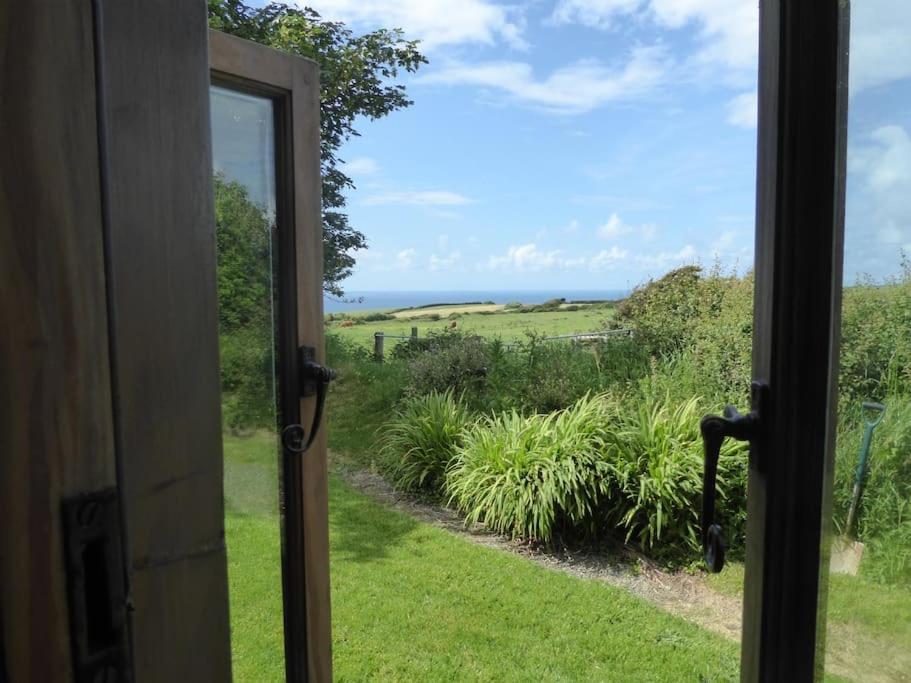 Lower Tresmorn Farmhouse Crackington Haven 외부 사진